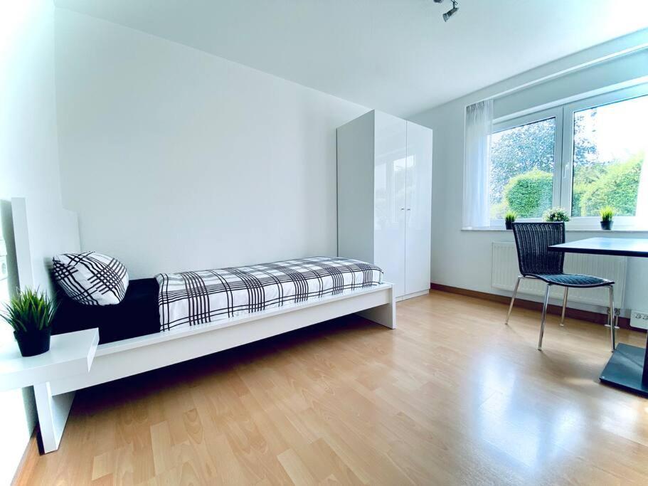 Auszeit Apartment Seeperle: Lakeside Retreat with Sunny Terrace Friedrichshafen Exterior photo